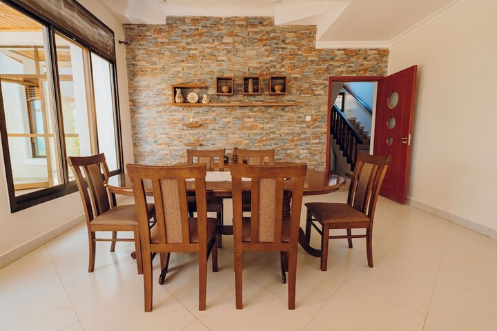 Room 8 of 34