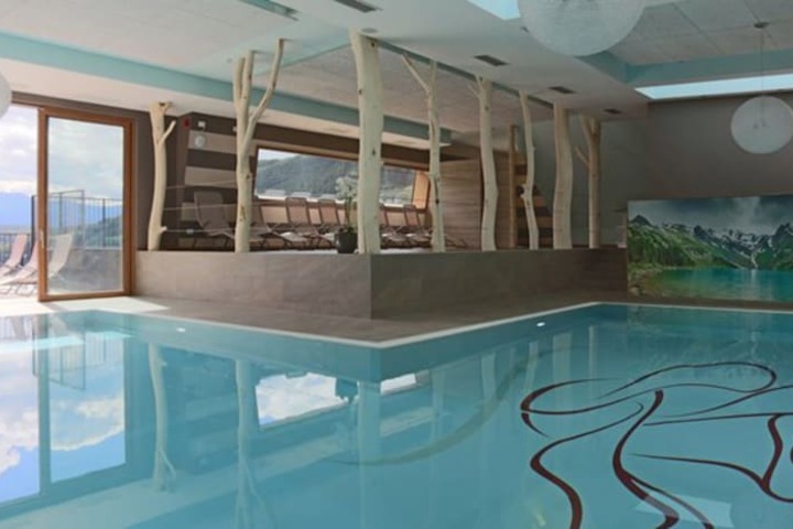 Pool 24 of 39