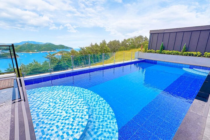 Pool 8 of 10