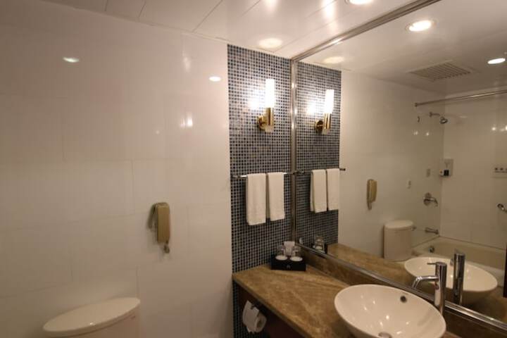 Room 18 of 32