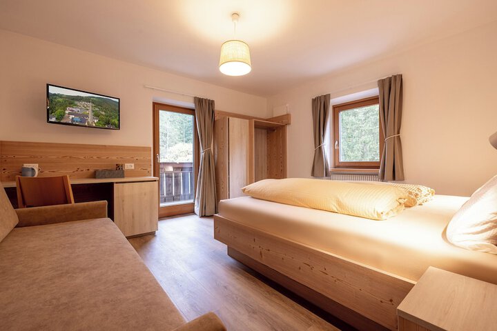 Room 16 of 38