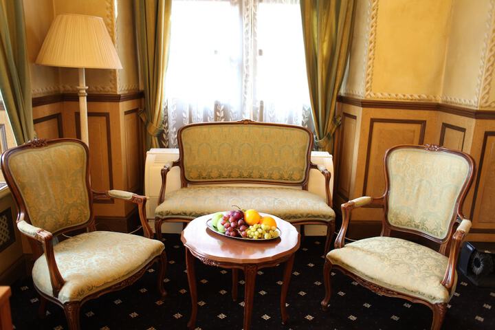 Entrance & Lobby