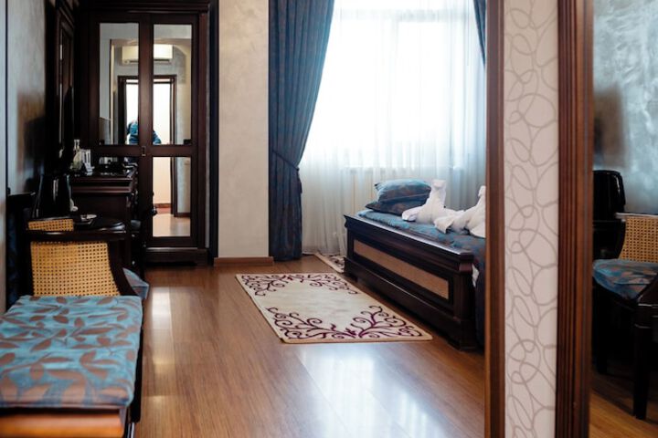 Room 27 of 169