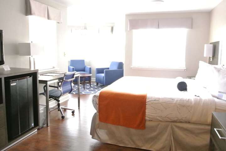 1 King Bed Accessible (3 of 14)