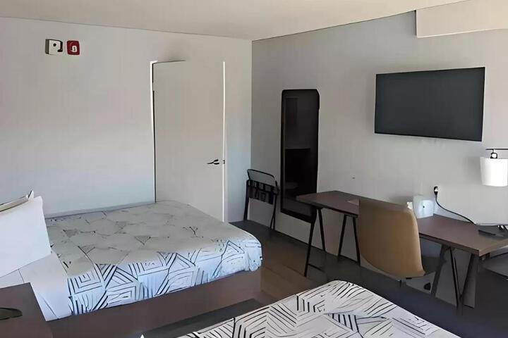2 Double Beds (3 of 3)