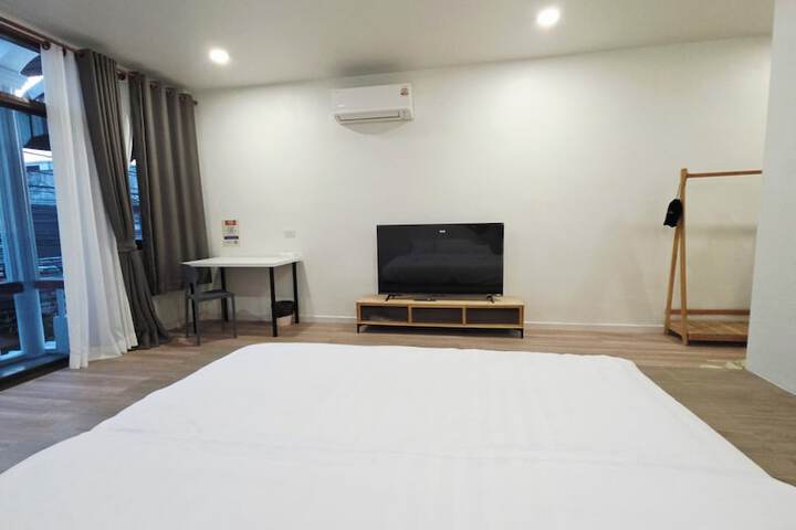Room 32 of 68