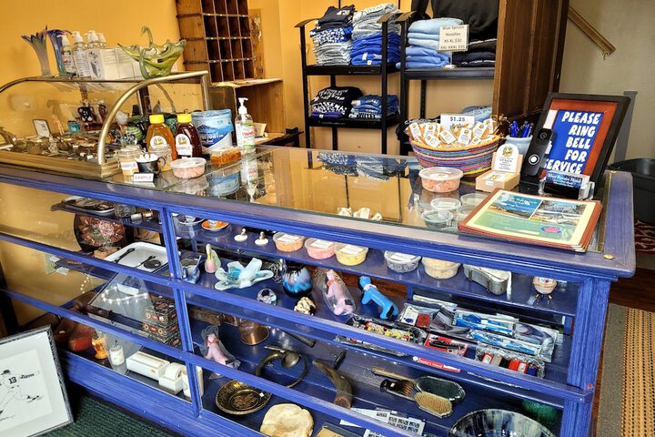 Check-in/check-out kiosk