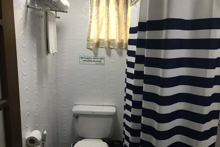 Room 32 of 38