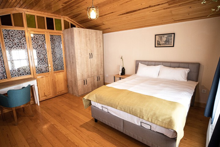 Room 4 of 42