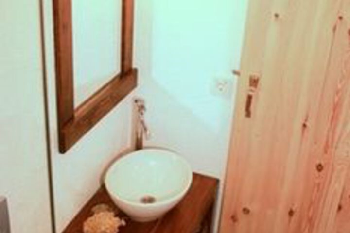 Room 2 of 28
