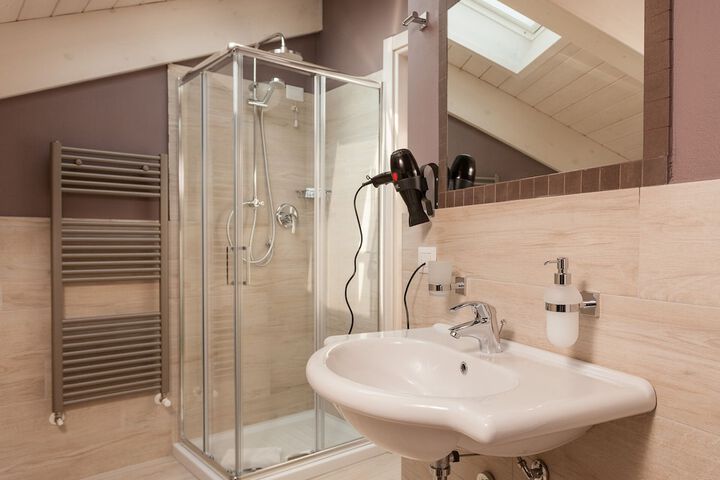 Room 32 of 53