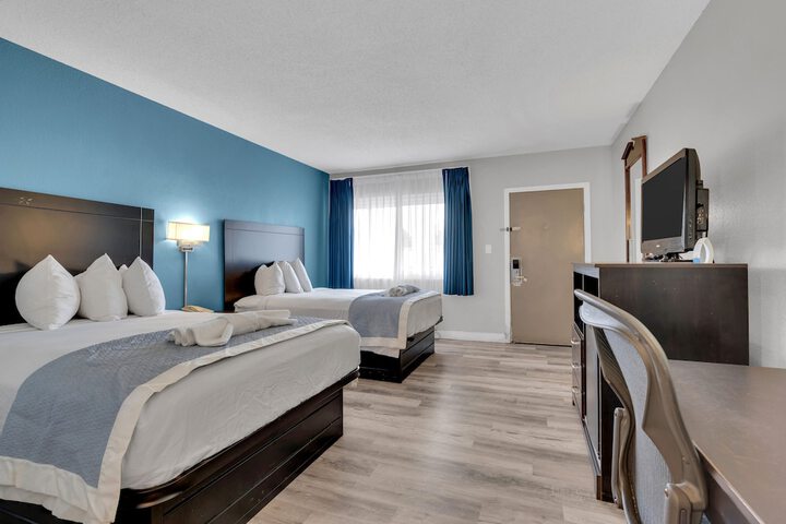 2 Double Beds (9 of 16)