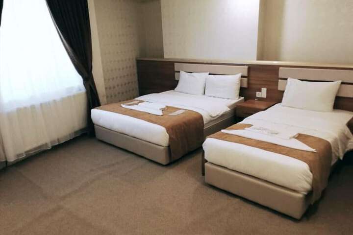 Room 7 of 11