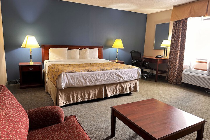 1 King Bed (3 of 13)