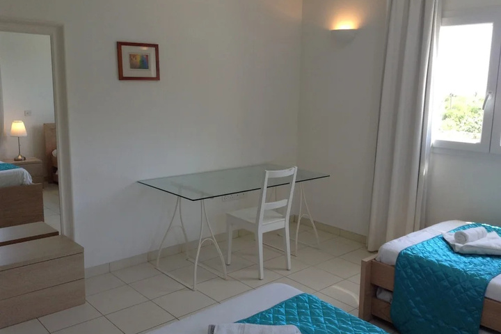 Room 2 of 20