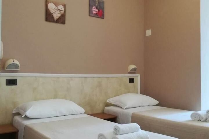 Room 16 of 39