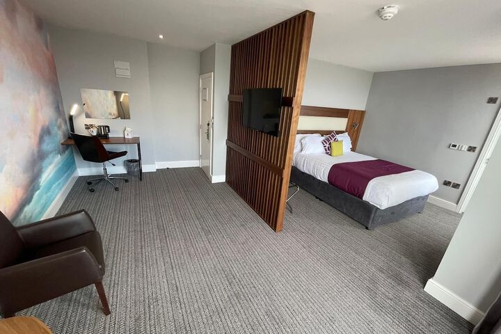 Room 48 of 102