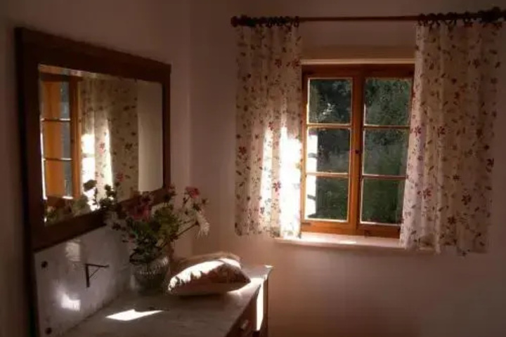 Room 7 of 12
