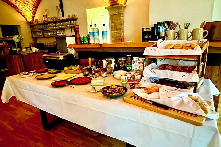 Breakfast/Coffee Service 25 of 31