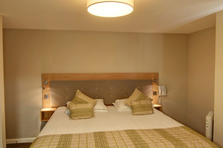 Room 5 of 104