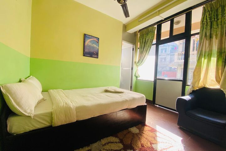 Room 4 of 28