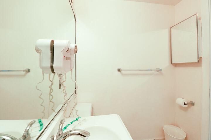 Room 13 of 27