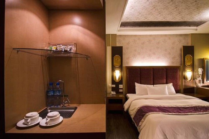 Room 2 of 31