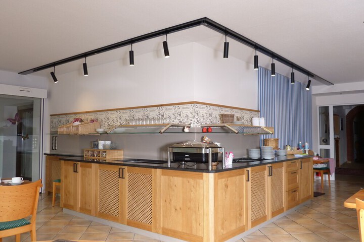 Dining 31 of 56