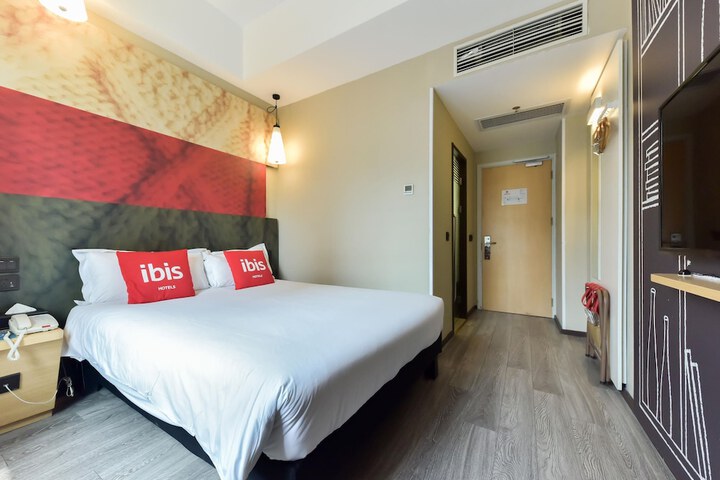 Room 30 of 54
