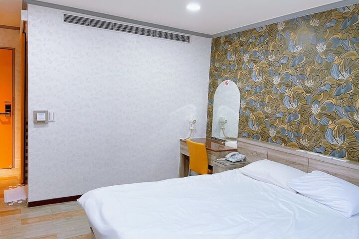 Room 15 of 31