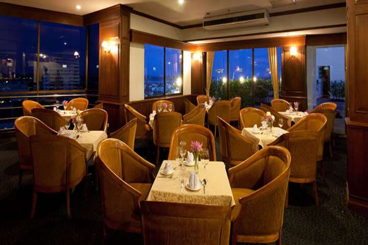 Dining 42 of 49