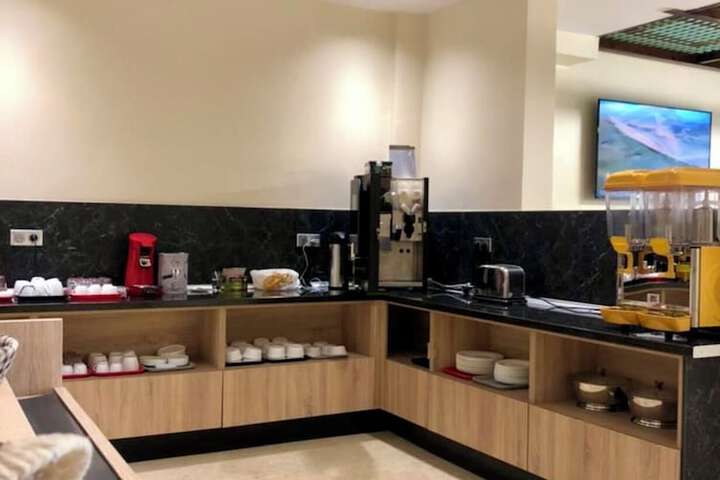 Breakfast/Coffee Service 8 of 11