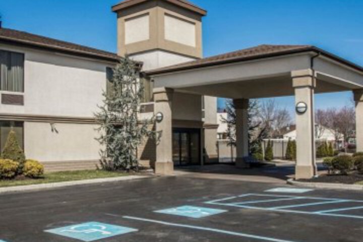 Exterior of Comfort Inn NJ State Capital Area
