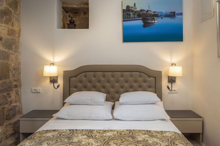 Room 9 of 48