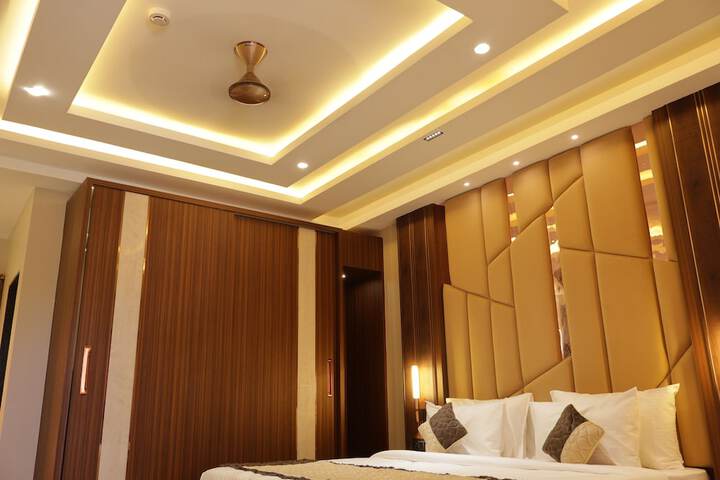 Room 4 of 65