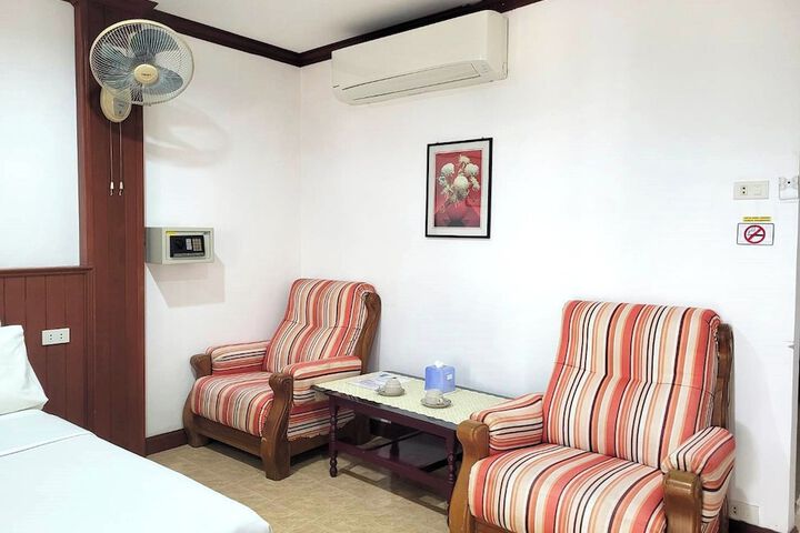 Room 45 of 208
