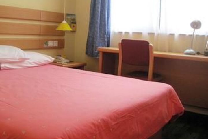 Room 17 of 39