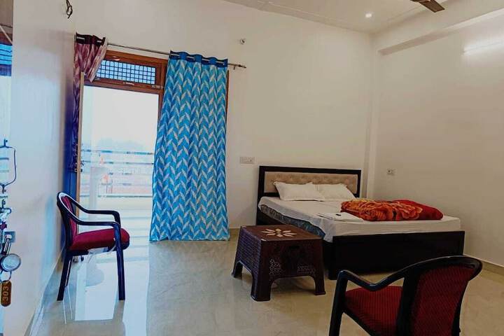 Room 2 of 8