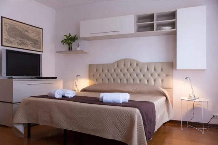 Room 2 of 18