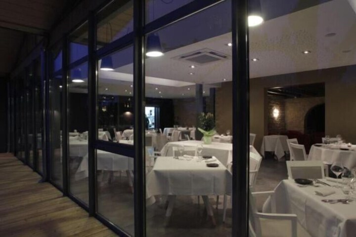 Dining 40 of 61