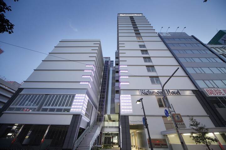 Front of property - evening/night