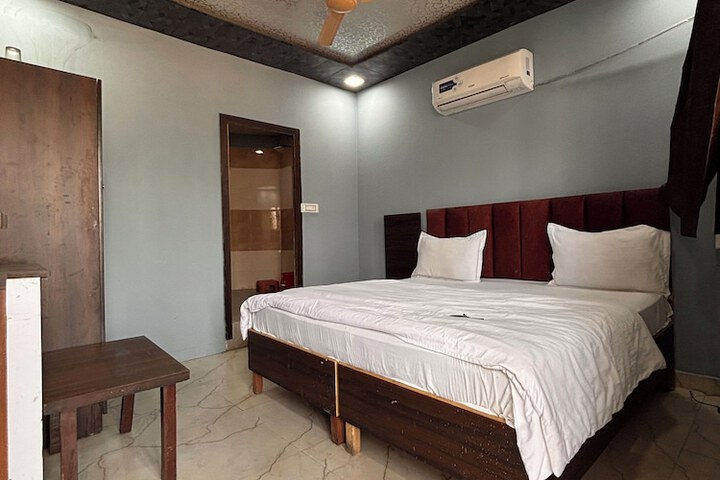 Room 6 of 11