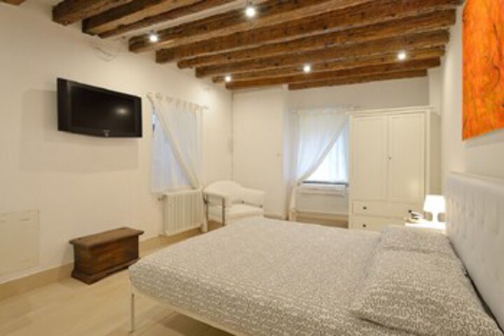 Room 19 of 28