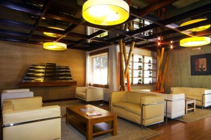 Entrance & Lobby