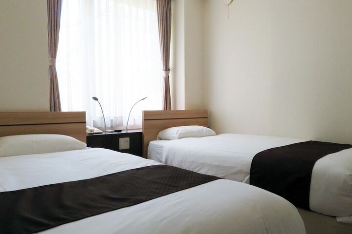 Room 15 of 102