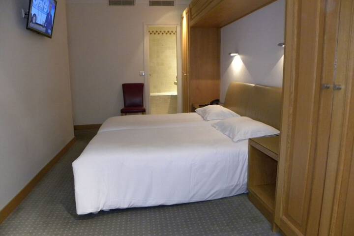 Room 14 of 40