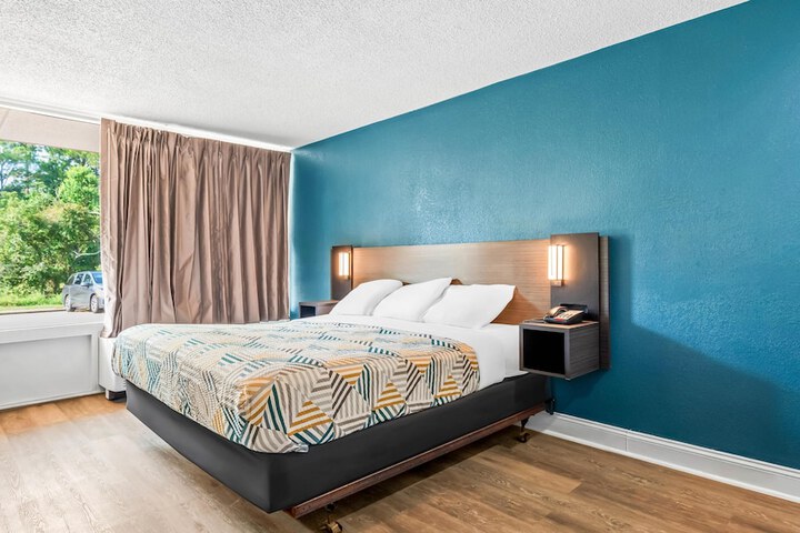 Room 8 of 23
