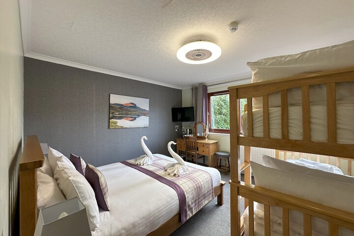 Room 32 of 61