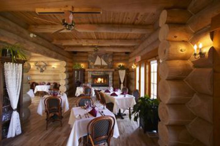 Dining 43 of 48