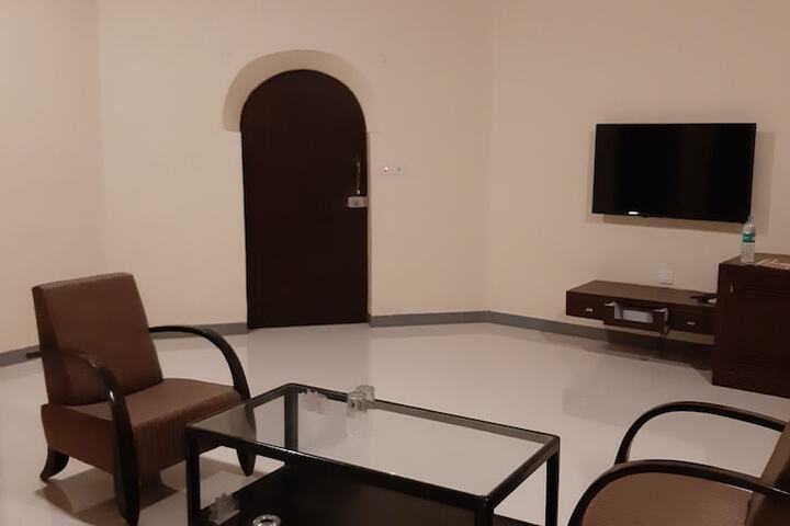 Room 12 of 157